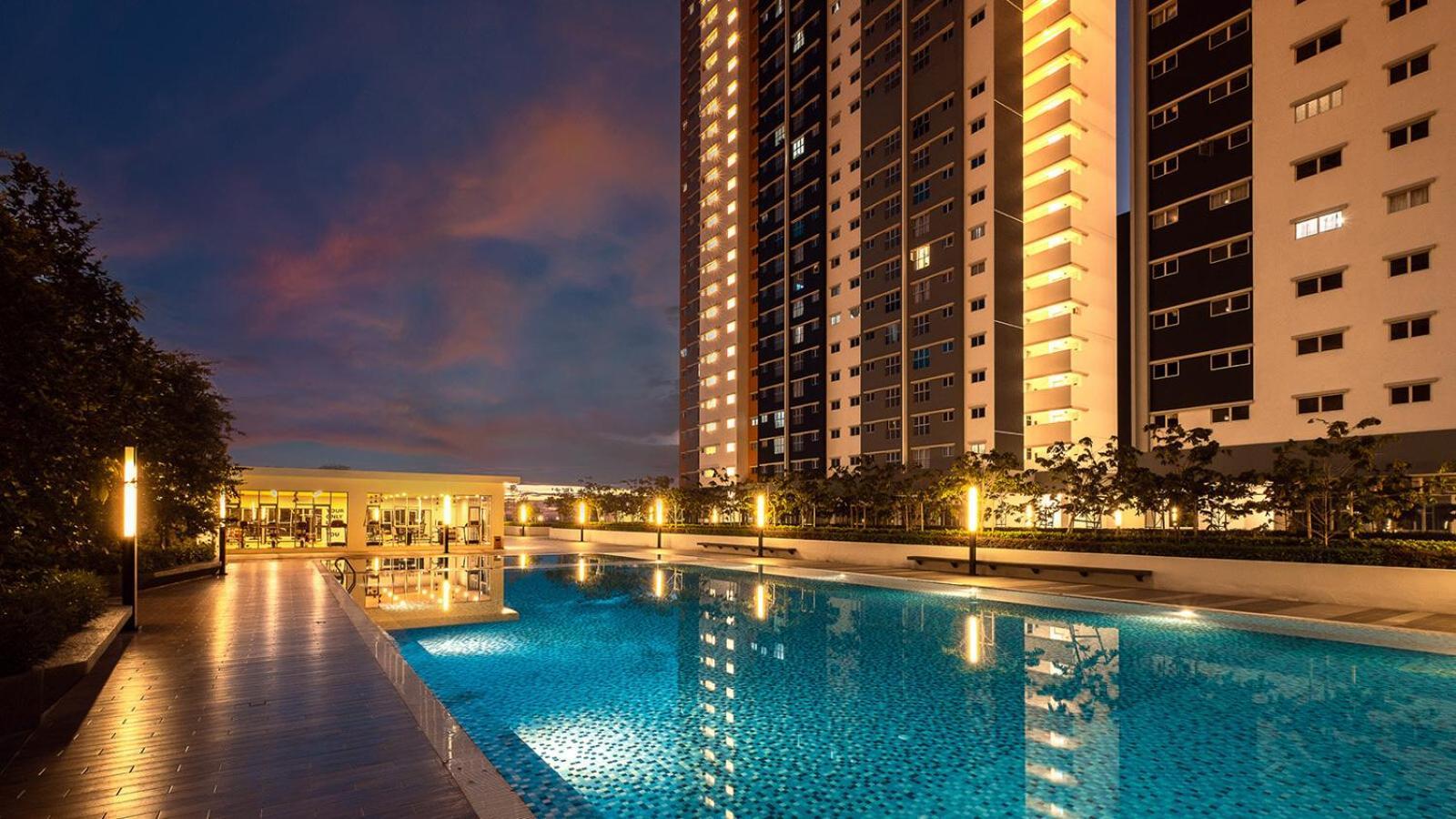 The Red Room Alanis Residence Sepang Exterior photo