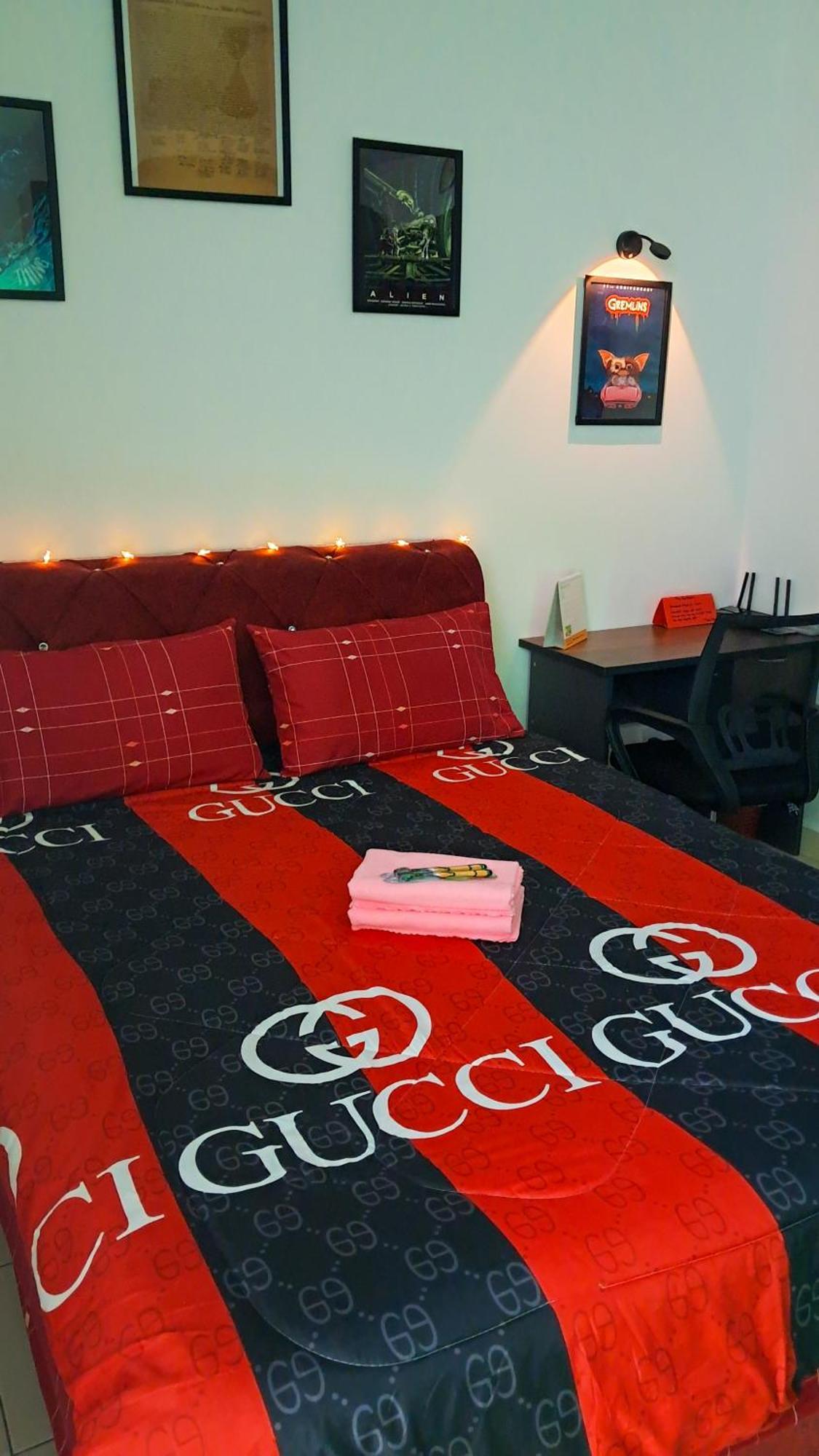 The Red Room Alanis Residence Sepang Exterior photo